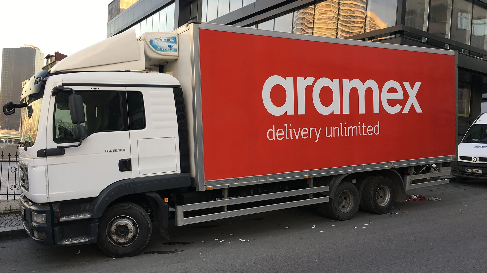 Araç ve filo giydirme cast folyo ve laminasyon uygulaması