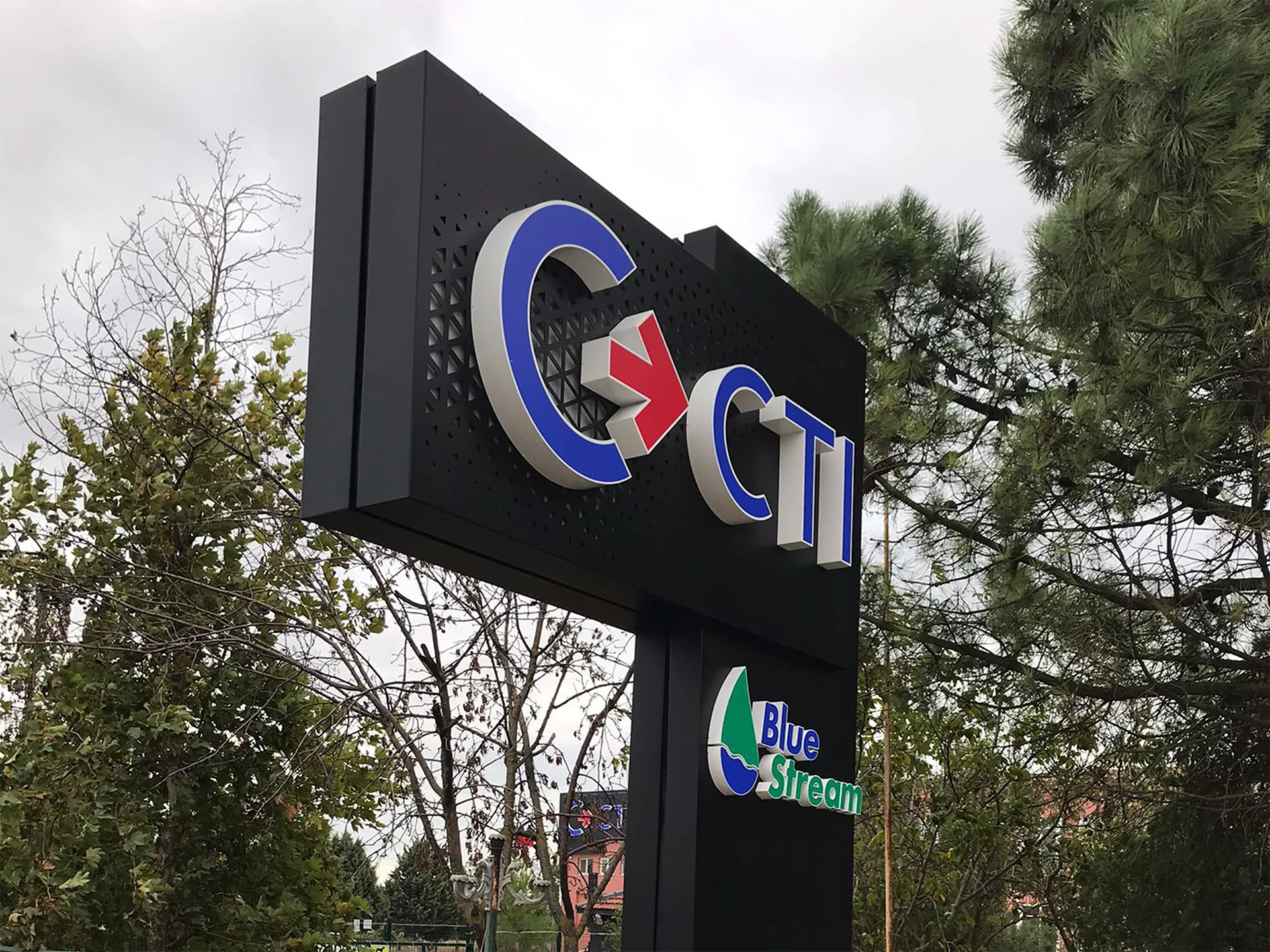 Totem ve pylon tabela imalatı İstanbul ve Türkiye geneli