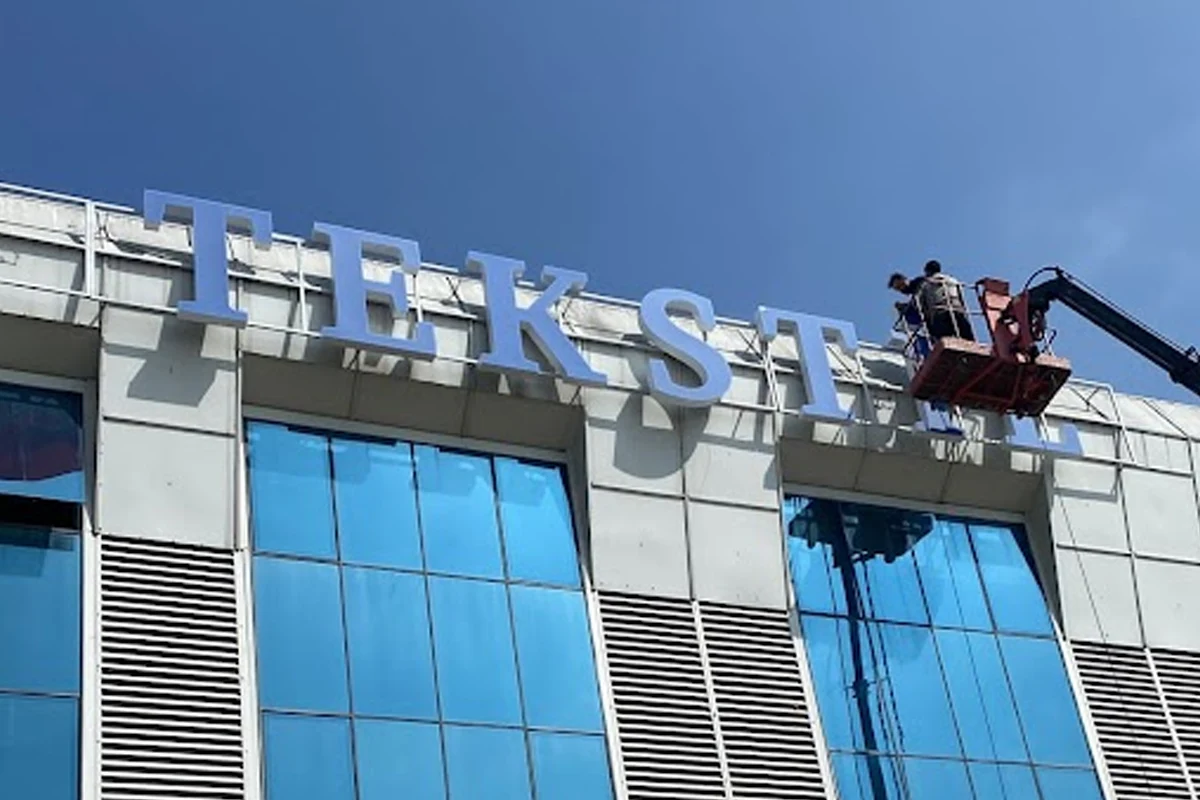 Ankara Tekstil yüksek bina çatı tabelası üretim ve montaj uygulaması