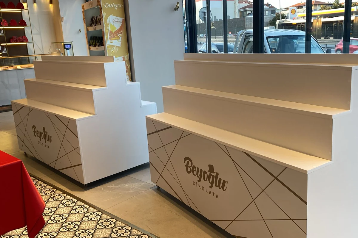 Beyoğlu Çikolata ahşap ürün standı uygulaması