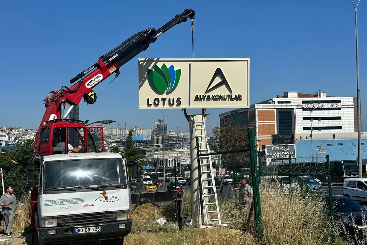Lotus İnşaat ışıklı totem tabela uygulaması